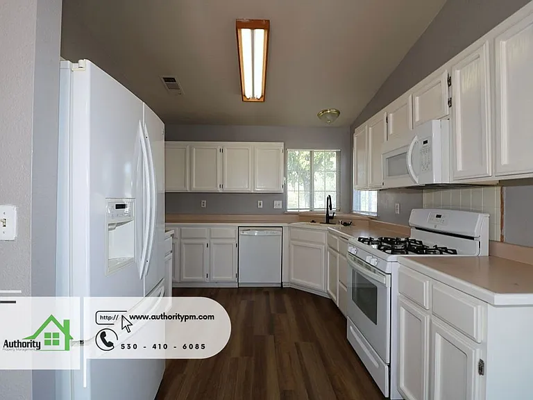 1729 Marigold Way — Photo 11