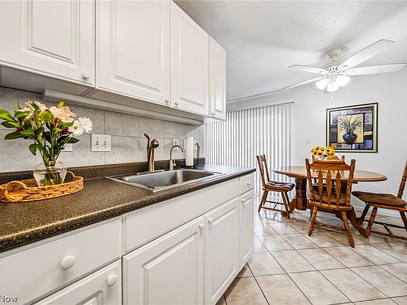 3rd image of 1408 Golden Gate Blvd APT 203