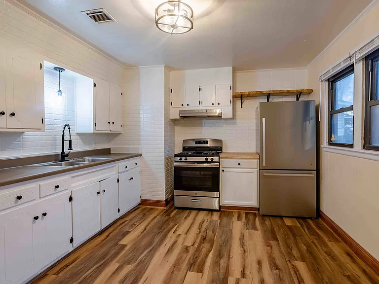 211 Lana Dr — Photo 2