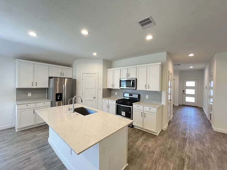 14206 Black Canyon Ln — Photo 7