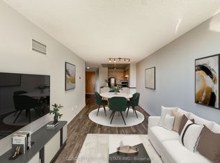 62 Suncrest Blvd #318, Markham, ON L3T7Y6