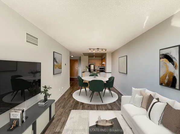 62 Suncrest Blvd #318, Markham, ON L3T 7Y6