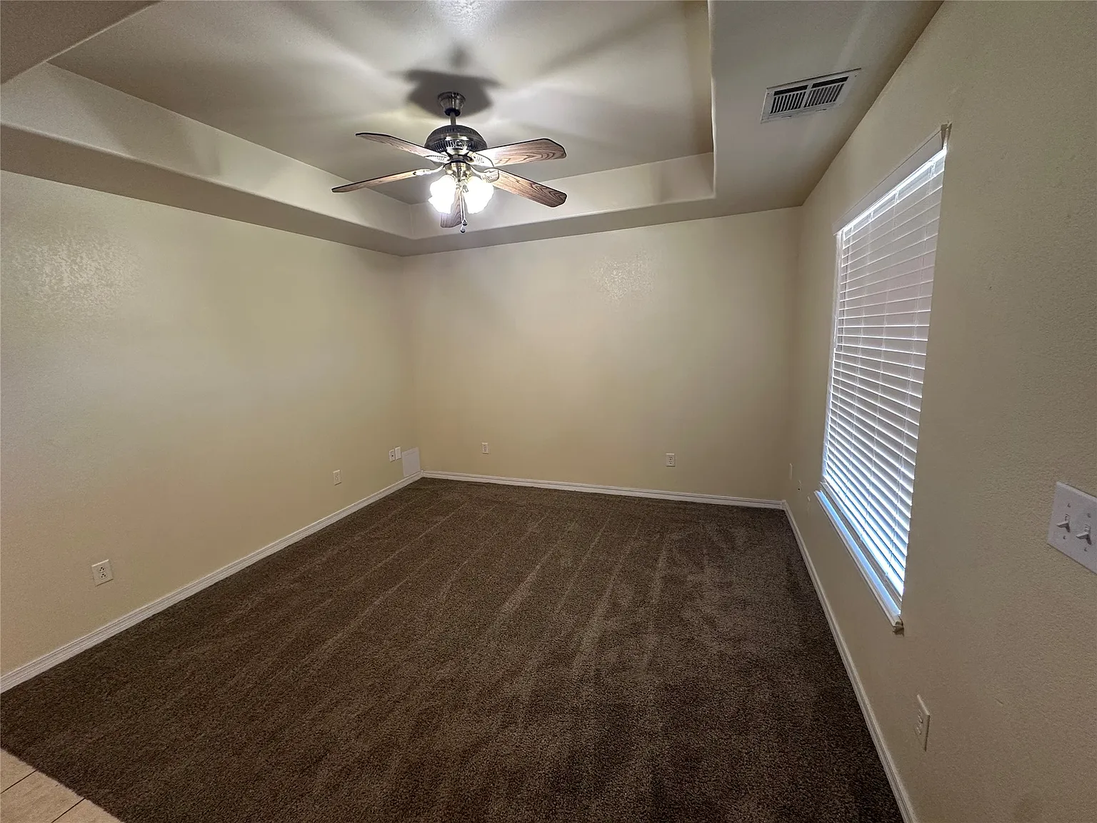 2 bed, 1.0 bath, 1802 sqft, $850 — Photo 3