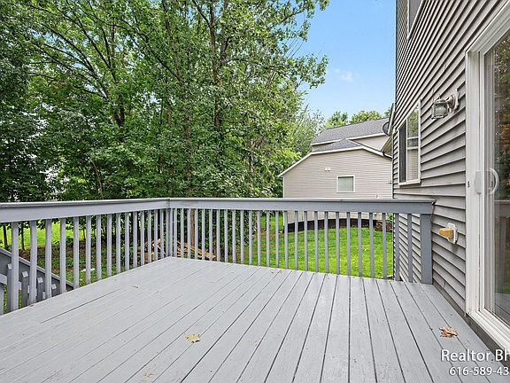 5th image of 3689 Maplehurst Dr SE