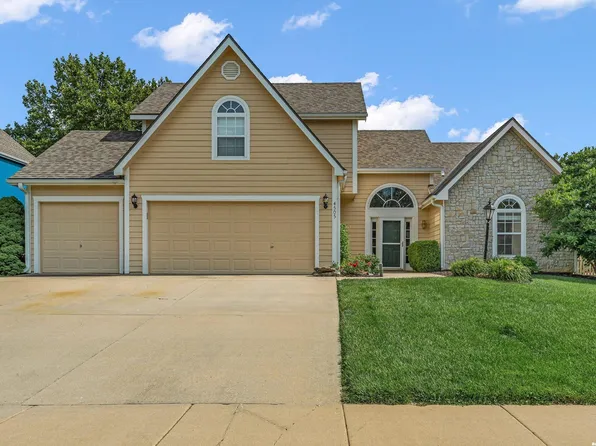 4505 Roundabout Cir, Lawrence, KS 66049
