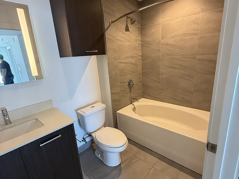 223 NE 27th St #B1 — Photo 7