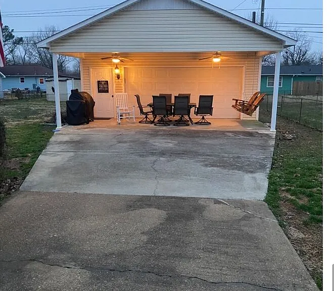 817 Chambers Dr NE — Photo 2