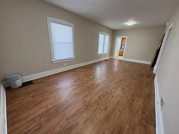 2nd image of 900 W Gift Ave