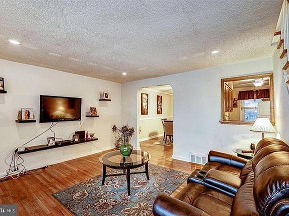 5th image of 3843 Ann St