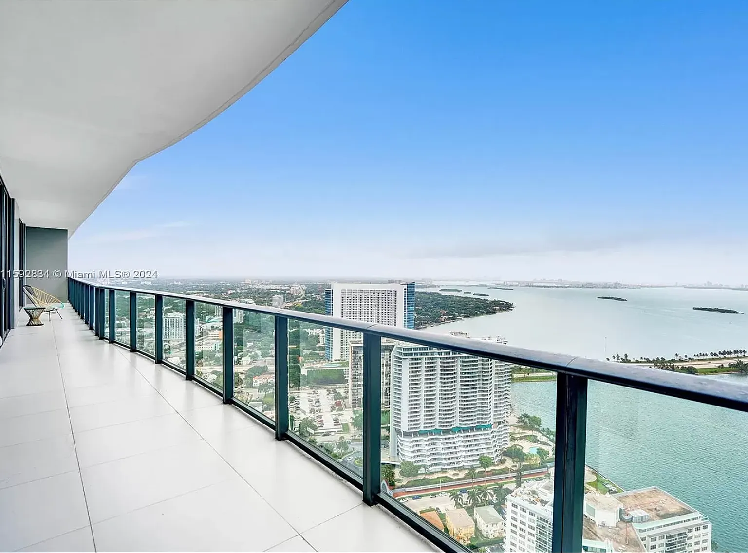 #4102 - Paraiso Bayviews — Photo 1