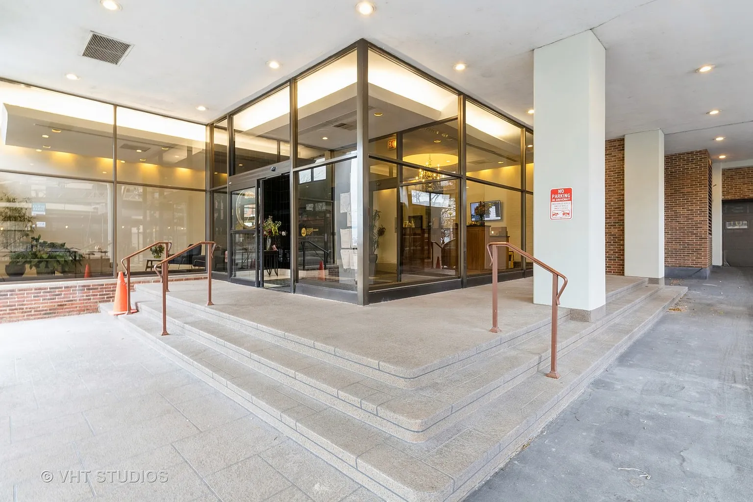 6171 N Sheridan Rd APT 305 photo 1