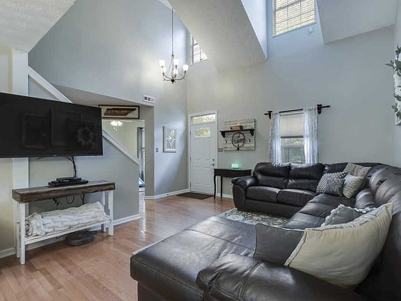4th image of 1025 Edenbridge Way