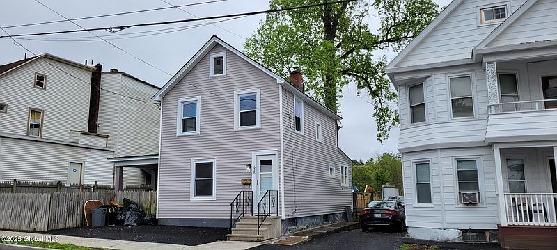 2nd image of 626 Hattie Street