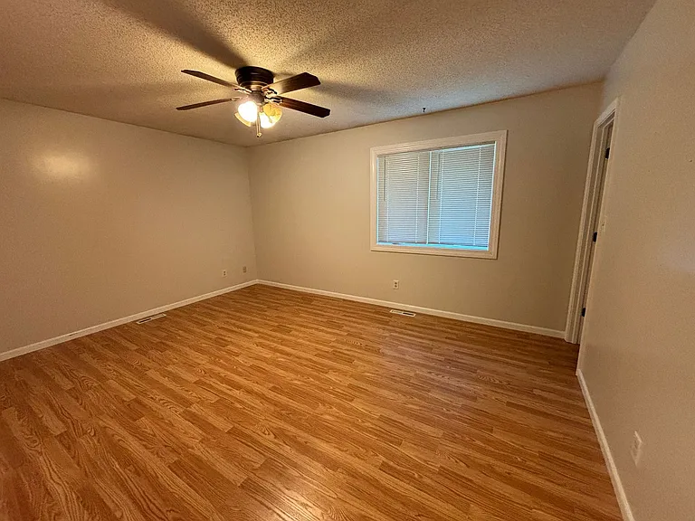 3423 Woods Dr — Photo 7
