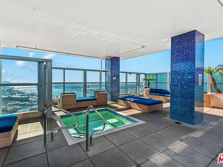13700 Marina Pointe Dr #327 — Photo 48