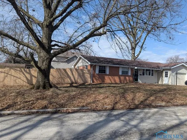 525 Burnham Dr, Fostoria, OH 44830