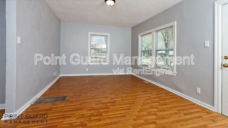 2 bed, 1.0 bath, 904 sqft, $1,025 — Photo 2