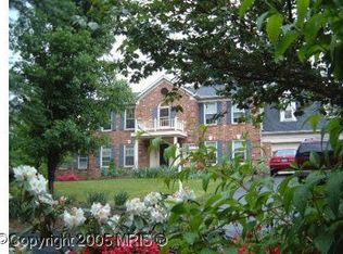 1028 Cup Leaf Holly Ct, Great Falls, VA 22066