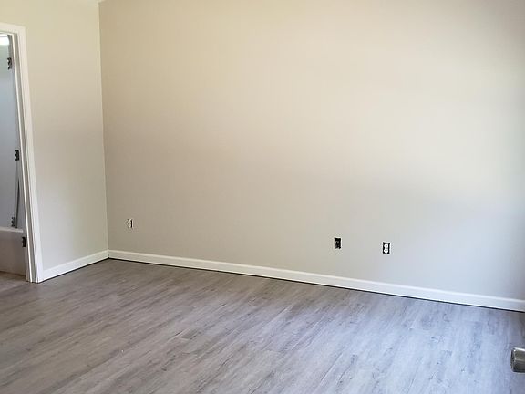 3rd image of 410 Sapphire Dr