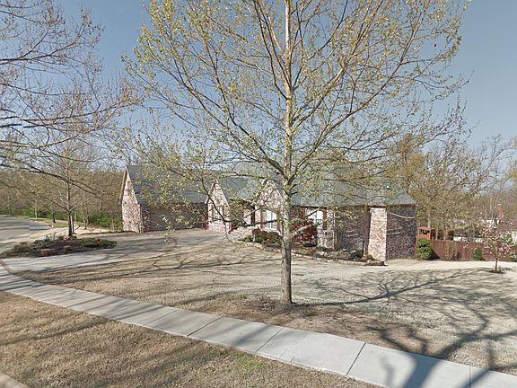 2nd image of 1708 W Osage Bnd