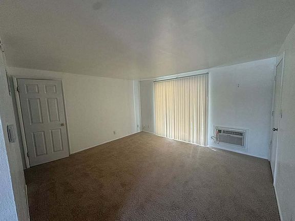 3rd image of 1800 Queenswood Dr #U