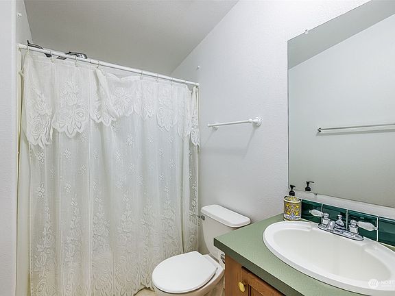 5th image of 4898 Lupine Ln NW