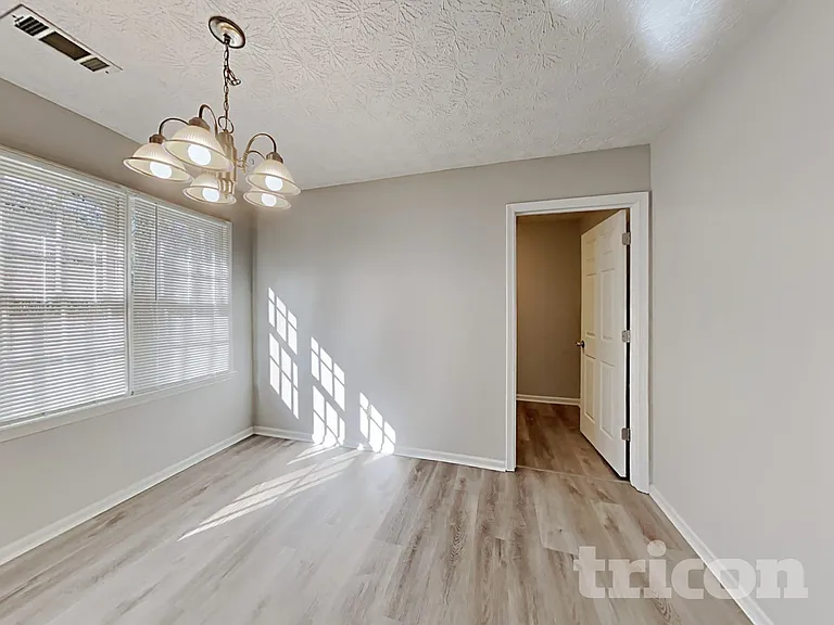 2207 Meadow Valley Cir — Photo 6