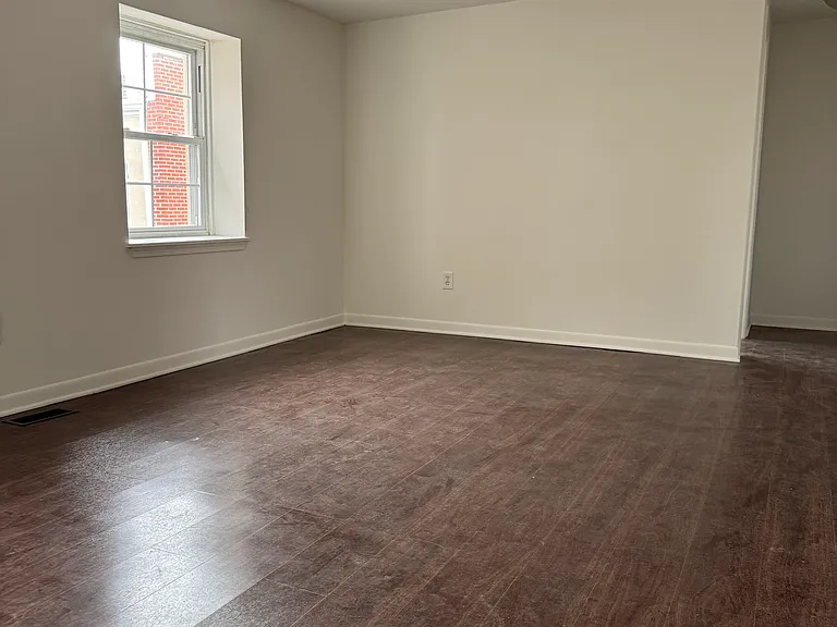 1806 Thames St — Photo 3