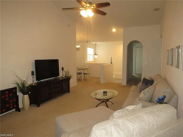 1305 Mariposa Cir #202 — Photo 7