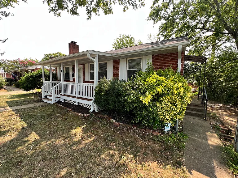 608 Hanson Ave — Photo 2