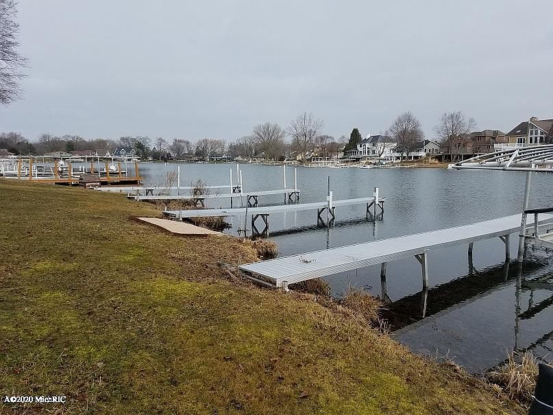2nd image of 40 Sail Bay Dr