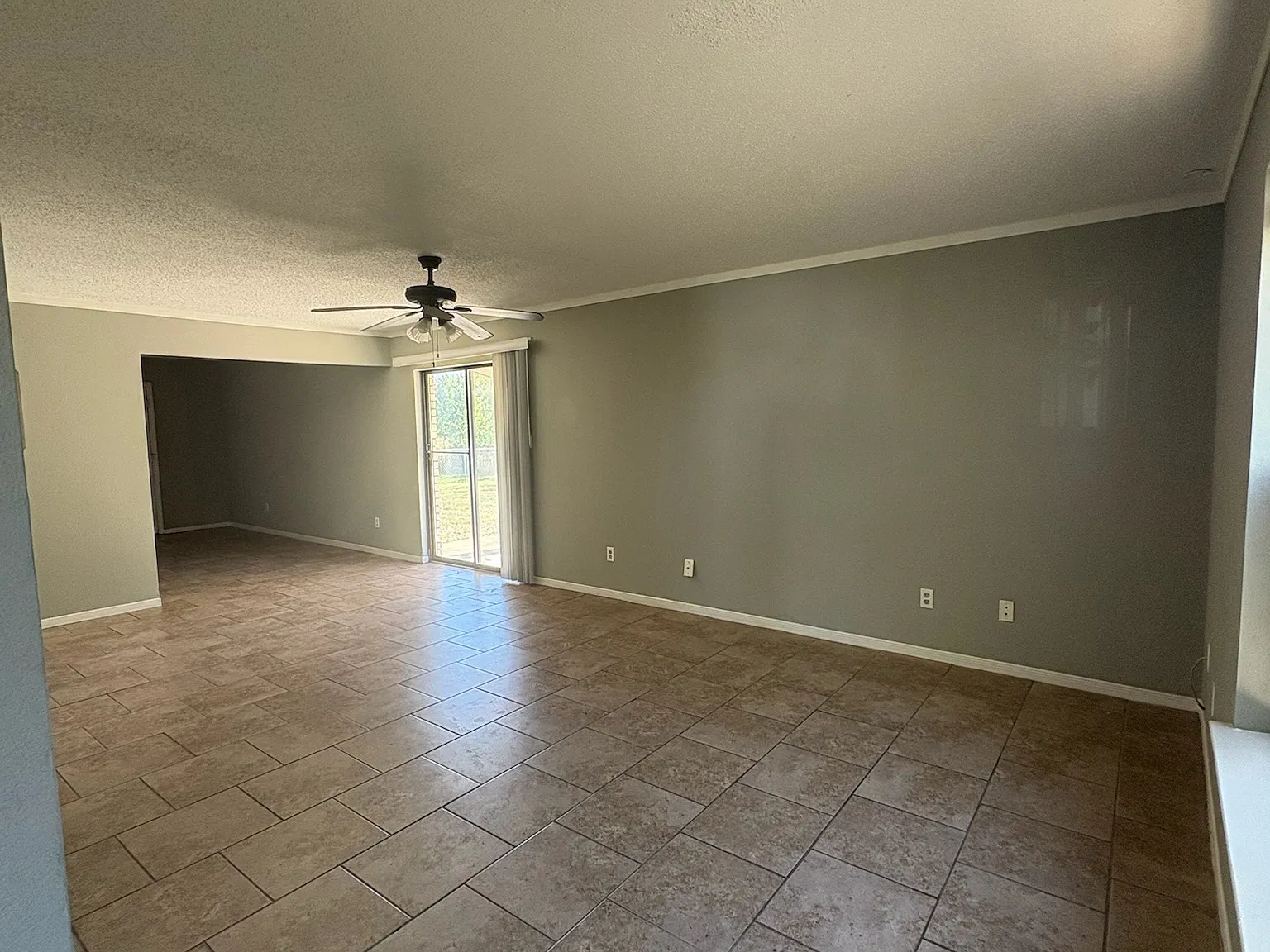 3 bed, 1.5 bath, 1375 sqft, $1,200 — Photo 3