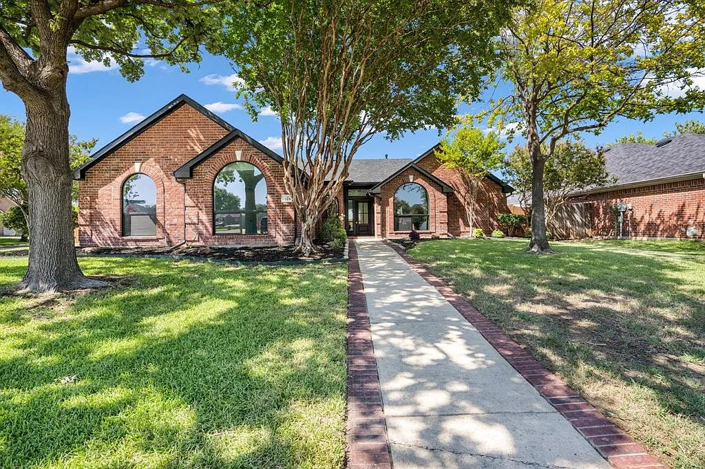 4 bed, 1938 sqft, $3,250 — Photo 1