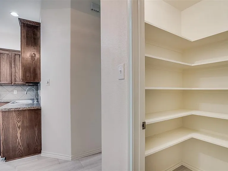 2153 Colby Ln #2153 — Photo 11