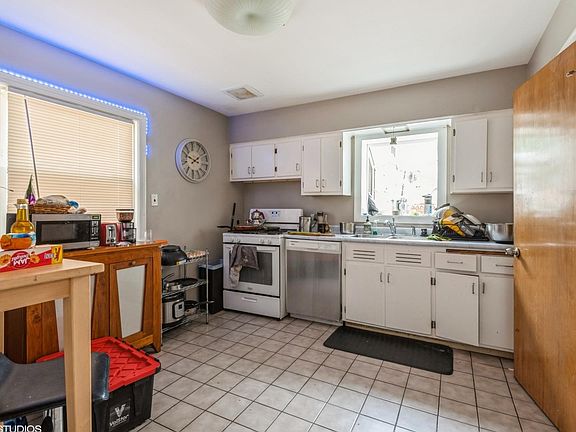 4th image of 8213 Kedvale Ave