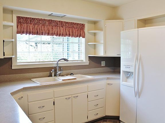 5th image of 1805 W Louise St