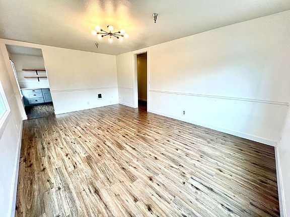 5th image of 2602 6th Ave #3