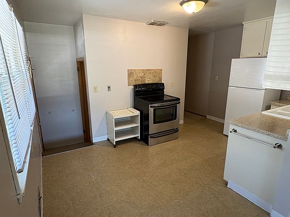 4th image of 1590 Case Ave