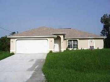 3rd image of 916 Anaconda Ave S