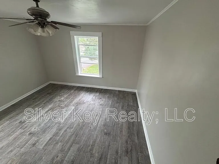 405 Park St #4 — Photo 4