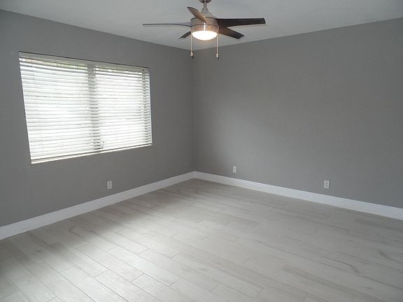 4th image of 124 NE 19th Ct APT 106B