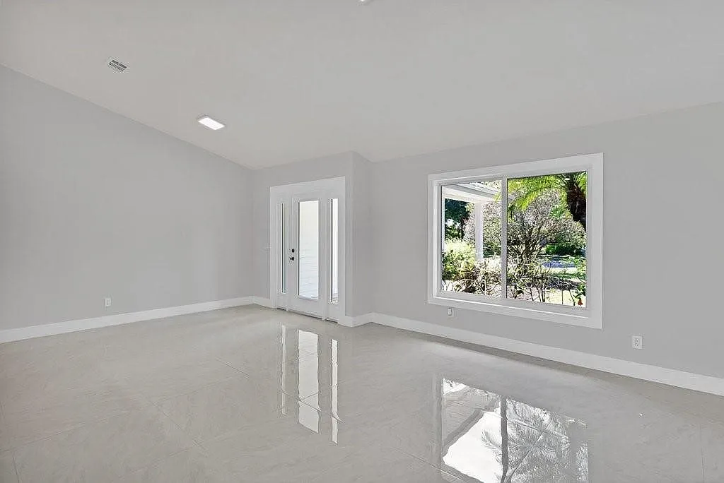 3 bed, 1.0 bath, 1768 sqft, $3,000 — Photo 3