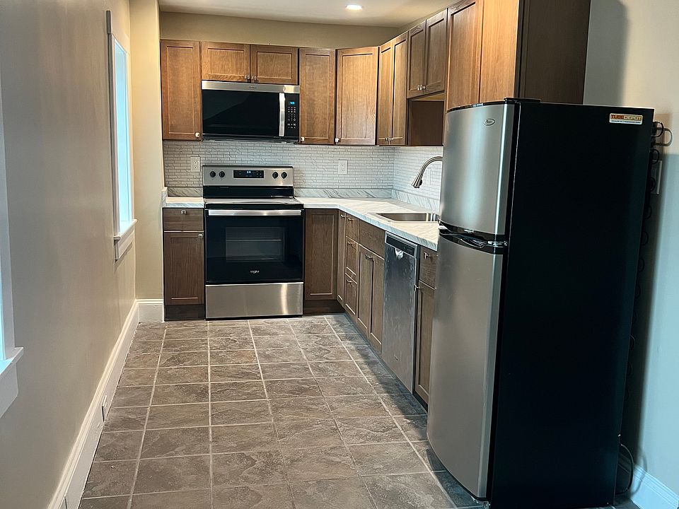 1st image of 121 E Lancaster Ave #2