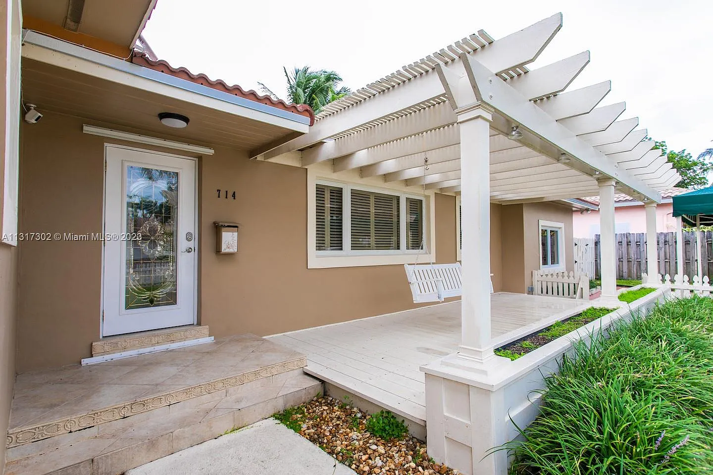Hollywood Lakes Section — Photo 4