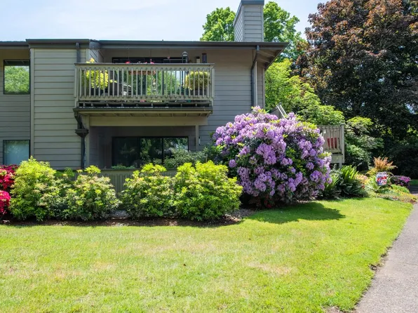 1921 Lake Isle Dr, Eugene, OR 97401