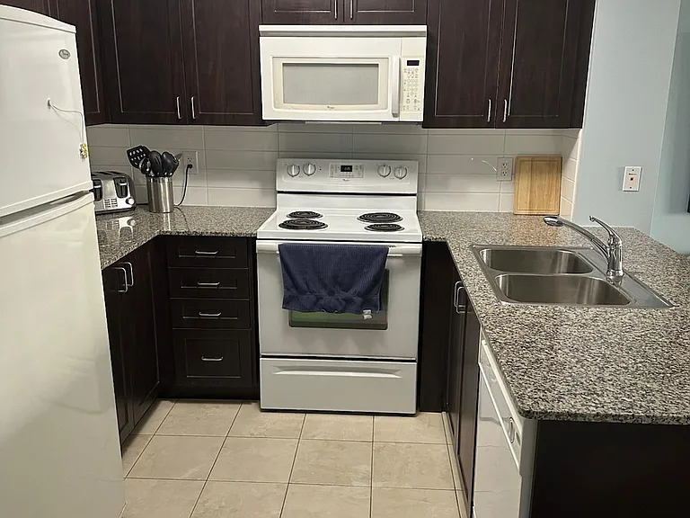 1070 Sheppard Ave W #410 — Photo 11