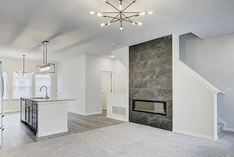 4840 Ludlow Ln — Photo 2