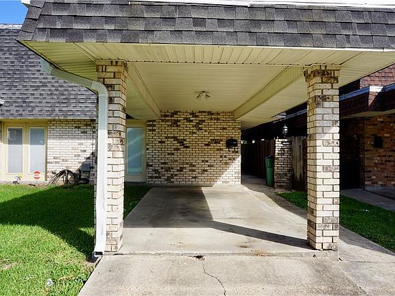 2nd image of 3717-19 Lilac Ln