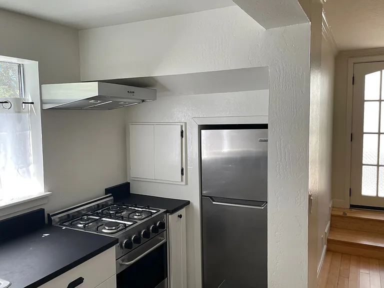 built in refrigerator, gas stove