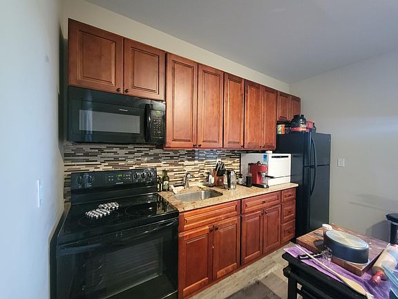 4th image of 32 King St #8